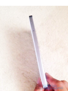 xxiaomi-mi4-leaked-hands-on-side.png,qresize=600,P2C800.pagespeed.ic.6-XOxeizgM
